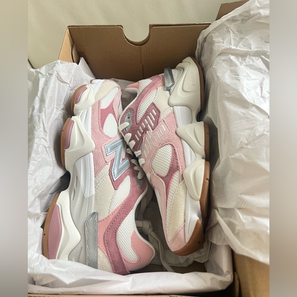 New Balance 9060 Rose Pink U9060FRL - Women’s Size 7.5 US - Pink White Shoes NEW - Picture 2 of 11